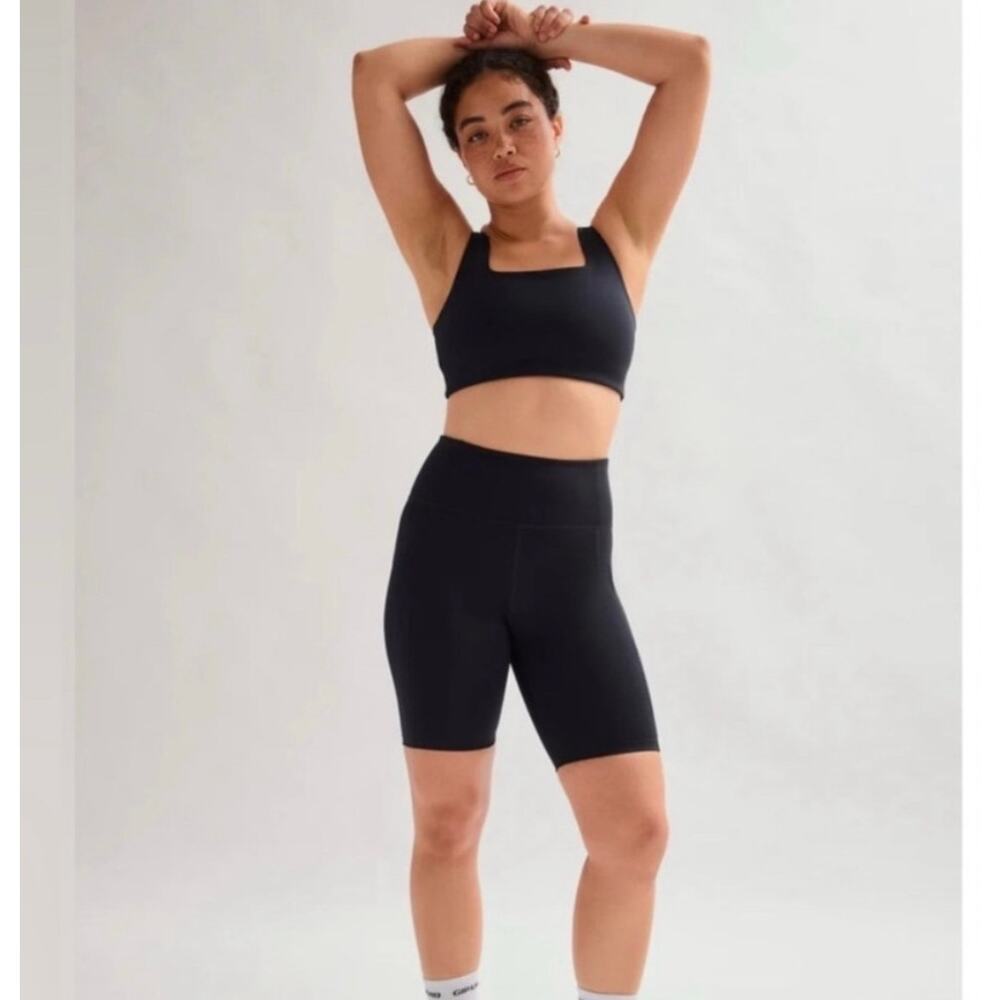Girlfriend Collective High
Waist Bike Shorts in Black Size Medium NWT